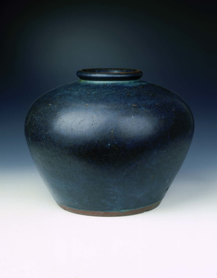 Yixing stoneware jar copying Jun ware
Late Ming