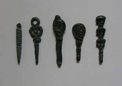 Five pendants - 'Xi'