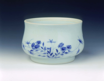 Blue and white censer with flowers