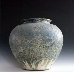 Blue lead glazed jarTang dynasty (618-907)