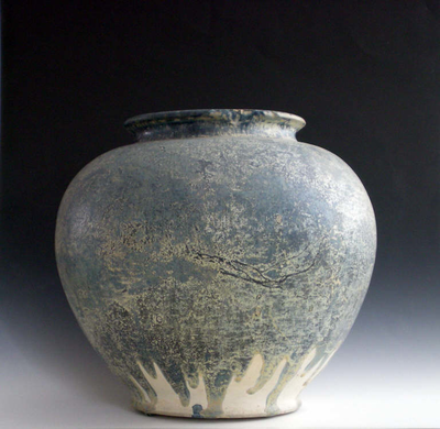 Blue lead glazed jarTang dynasty (618-907)
