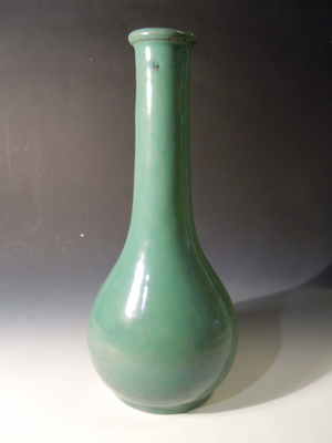 Shiwan green glazed vase18th century