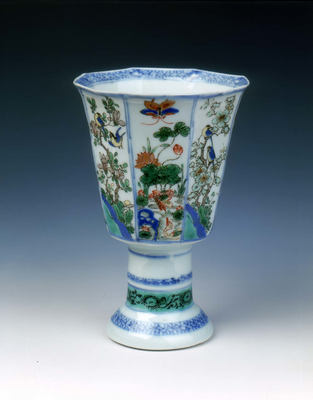 Octagonal famille verte stem cup with birds and