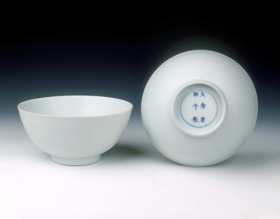 A white glazed bowl with anhua dragonsQing