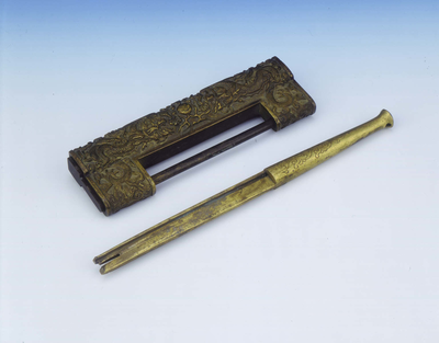 Gilt bronze lock and key
Qing dyansty