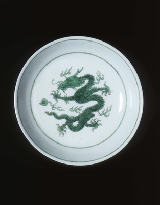 Green imperial dragon dish with anhua waves
Qing