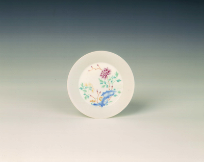 Famille rose saucer painted in the centre in