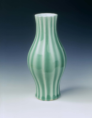 Ribbed celadon glazed vaseQing dynasty (1st
