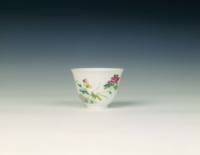 Small famille rose cup with peony and lilliesQing