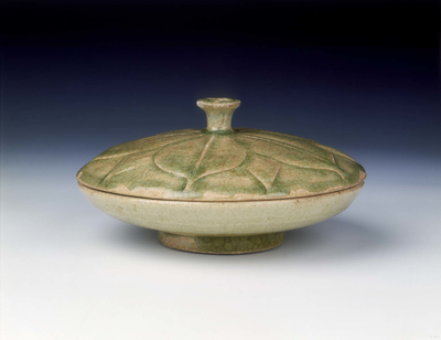Yue stoneware covered dish with lotus