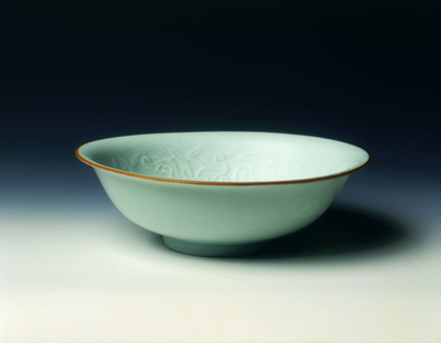 Shallow sweet white bowl with egrets in lotus