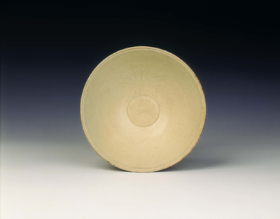 Ding bowl with incised lotus design
Northern