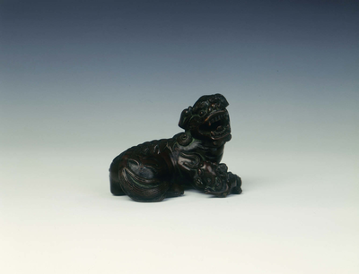 Brass Buddhist liondog with offspring17th