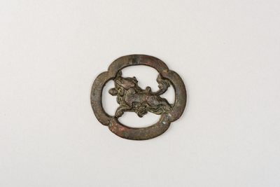 Bronze quadrafoil fitting with leaping lion dog