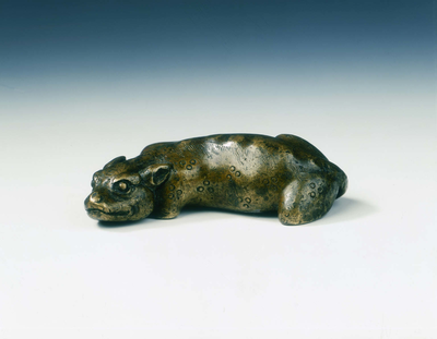 Bronze spotted dog-like animalTang dynasty
