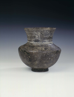 Ban Chiang burnished black pottery jarEastern