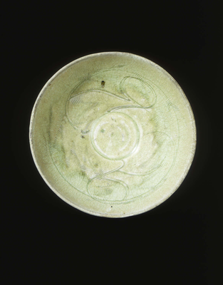 Celadon bowl with incised and combed