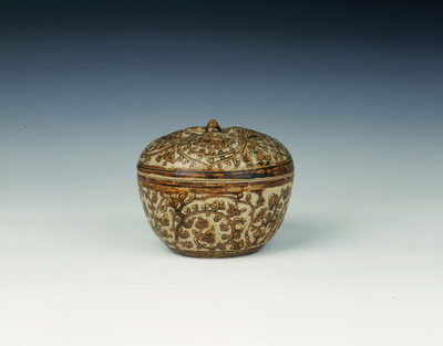 Si Satchanalai stoneware covered box of