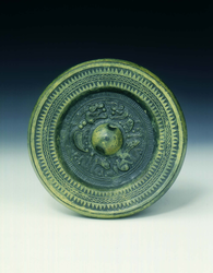 Bronze mirror with two dragonsHan dynasty