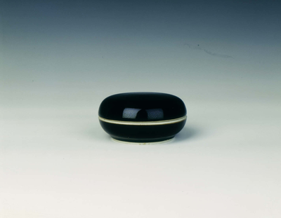 Mirror black covered seal paste box