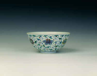 Doucai bowl with floral scrollsQing dynasty