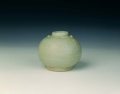 Xicun qingbai jar with combed and stamped