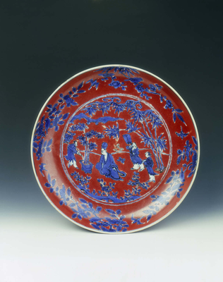 Blue and white dish with overglaze red