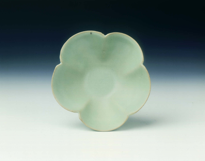 Yaozhou celadon five-lobed bowl
Five Dynasties