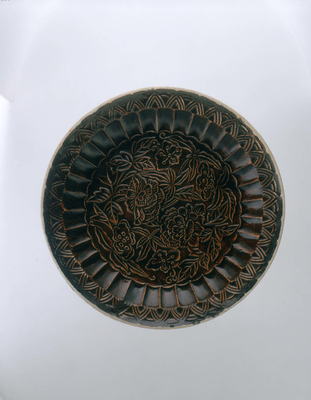 Brown Ding saucer with moulded floral