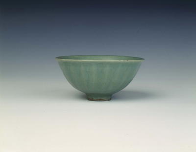Longquan celadon bowl with carved petalsSouthern
