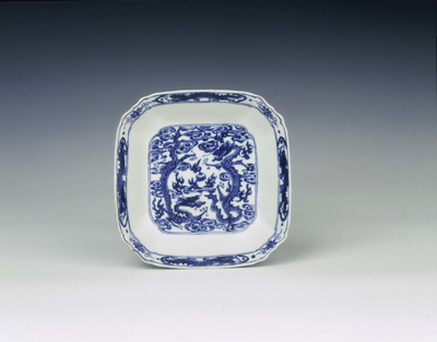 Blue and white square dish with dragonsQing