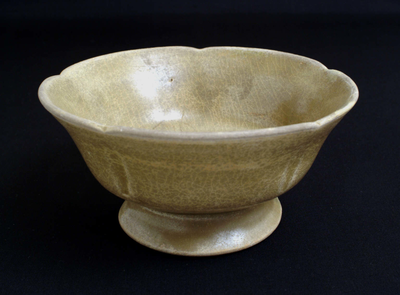 Yue celadon stem bowl10th - 11th century