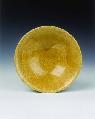 Yellow lead glazed bowlLate Tang dynasty