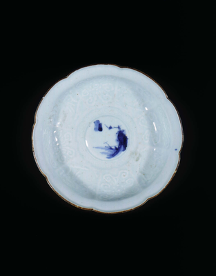 8-lobed bowl with moulded and blue and white