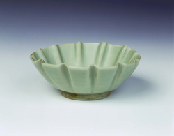 Yaozhou celadon bowl with twelve pleatsFive