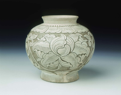 Cizhou stoneware jar with carved peoniesEarly