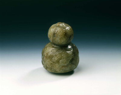 Jade double-gourd pendant with two stylised