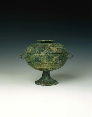 Bronze dou with coverc.500 BC