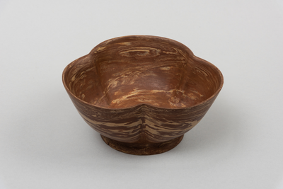 Qinzhou trilobed marblised bowl; mark Qinzhou