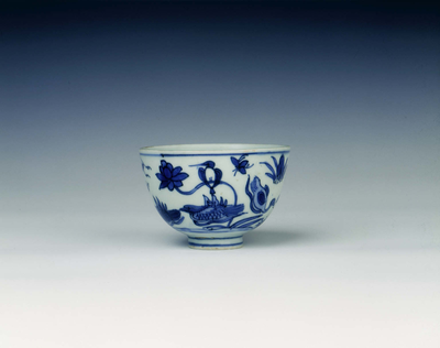 Blue and white bowl with duck