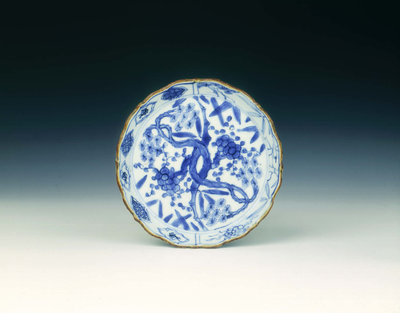 Blue and white shonsui-type saucer with Three
