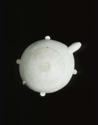 White stoneware tortoise float
Qing dynasty