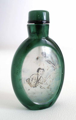 Glass snuff bottle with inside painted image of