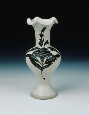 Cizhou stoneware vase with black painted
