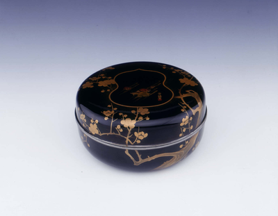 Black lacquer box with cherry-treeJapan