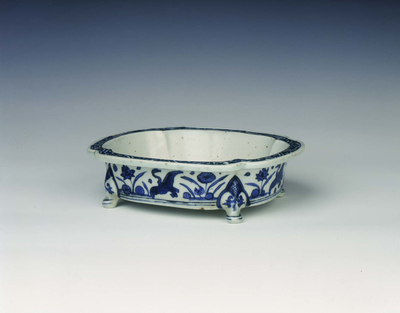 Blue and white narcissus bowl
