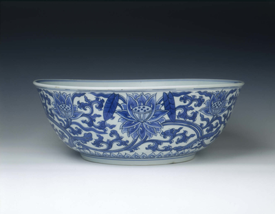 Large blue and white bowl with Indian lotus