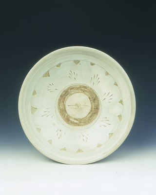 Stoneware bowl with sgraffito floral