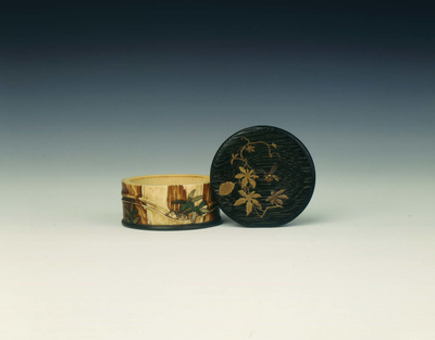 Lacquered wood and ivory Shibayama circular