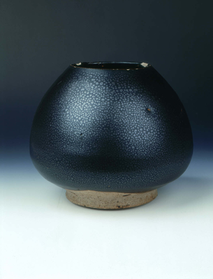 Cizhou-type truncated lotus bud jar with black